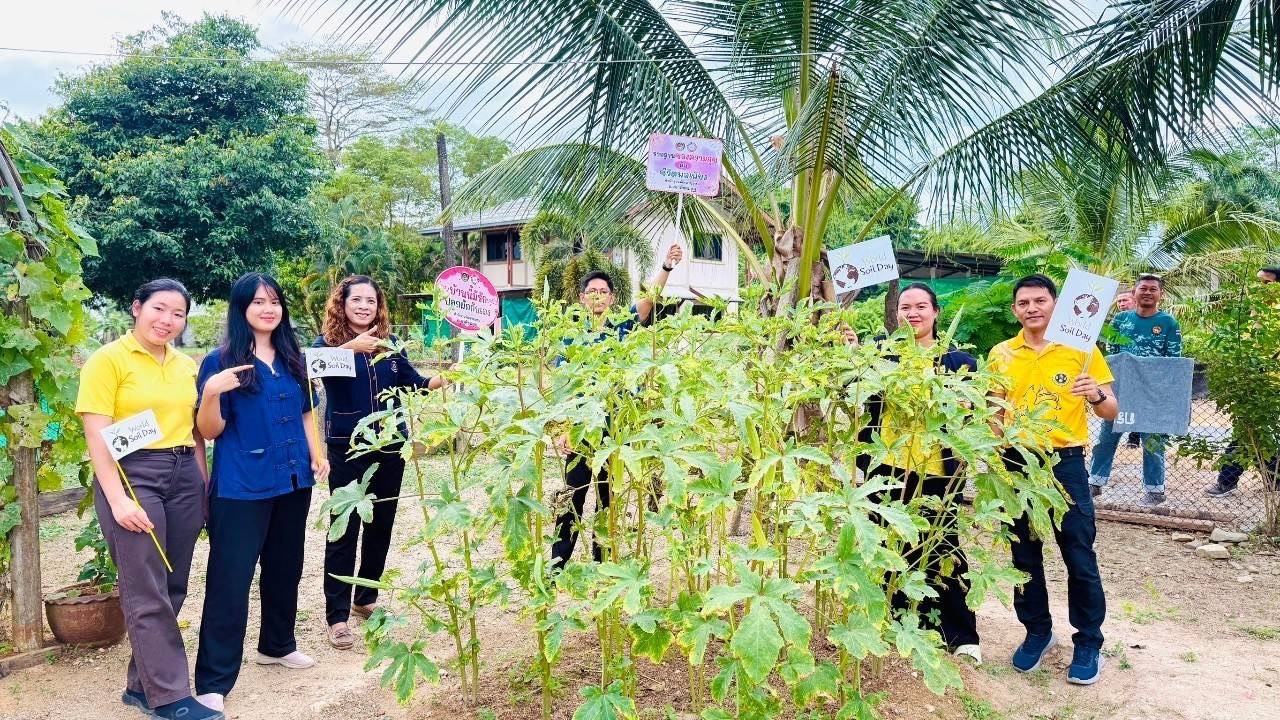 1 อำเภอ 1 กิจกรรมบูรณาการทางนี้มีผล ผู้คนรักกัน และ ศูนย์แบ่งปันเมล็ดพันธุ์และต้นกล้า ปันสุขสู่ครัวเรือนเปราะบาง